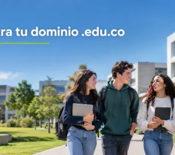 Estudiantes en un campus con el título dominio .edu.co